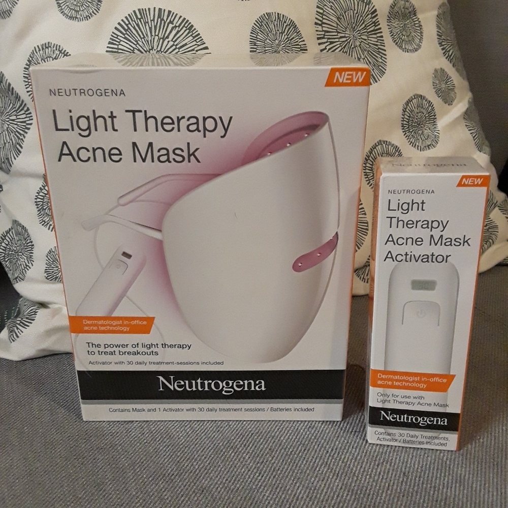 Neutrogena Light Therapy Acne Treatment Face Mask